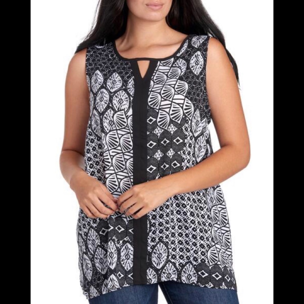 Women's Plus Size Geometric Keyhole Top